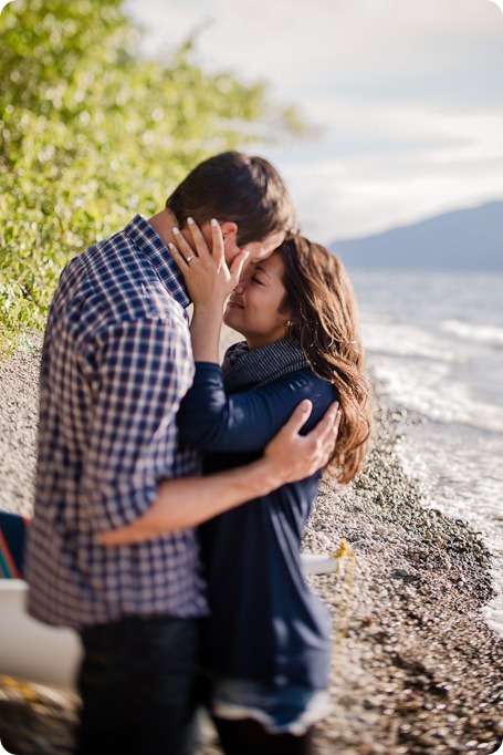 Okanagan-Lake-Canadiana-engagement-session_canoe-outdoor-movie32_by-Kevin-Trowbridge