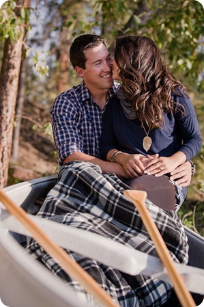 Okanagan-Lake-Canadiana-engagement-session_canoe-outdoor-movie37_by-Kevin-Trowbridge