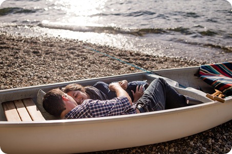 Okanagan-Lake-Canadiana-engagement-session_canoe-outdoor-movie40_by-Kevin-Trowbridge