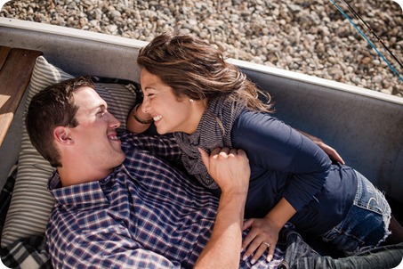 Okanagan-Lake-Canadiana-engagement-session_canoe-outdoor-movie42_by-Kevin-Trowbridge