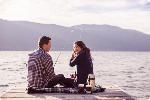 Okanagan-Lake-Canadiana-engagement-session_canoe-outdoor-movie46_by-Kevin-Trowbridge