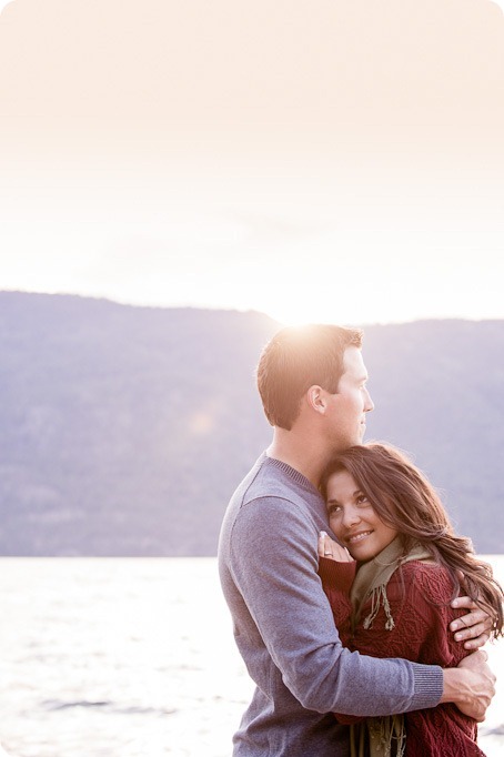 Okanagan-Lake-Canadiana-engagement-session_canoe-outdoor-movie62_by-Kevin-Trowbridge