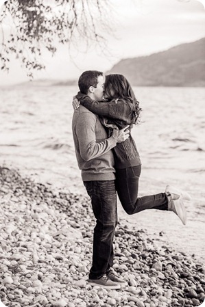 Okanagan-Lake-Canadiana-engagement-session_canoe-outdoor-movie68_by-Kevin-Trowbridge