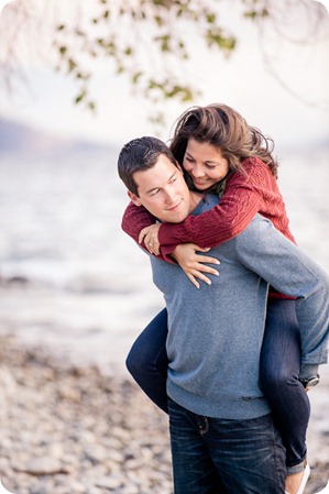 Okanagan-Lake-Canadiana-engagement-session_canoe-outdoor-movie69_by-Kevin-Trowbridge