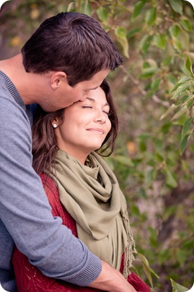 Okanagan-Lake-Canadiana-engagement-session_canoe-outdoor-movie79_by-Kevin-Trowbridge