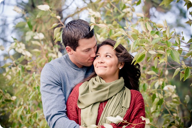 Okanagan-Lake-Canadiana-engagement-session_canoe-outdoor-movie82_by-Kevin-Trowbridge