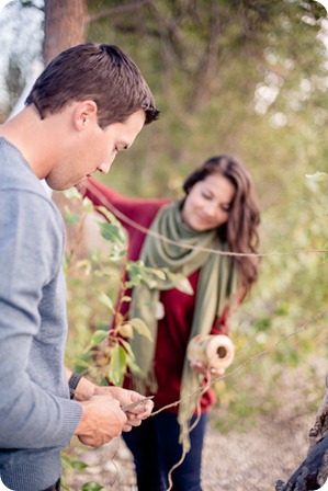 Okanagan-Lake-Canadiana-engagement-session_canoe-outdoor-movie85_by-Kevin-Trowbridge