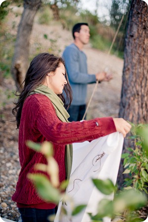 Okanagan-Lake-Canadiana-engagement-session_canoe-outdoor-movie86_by-Kevin-Trowbridge