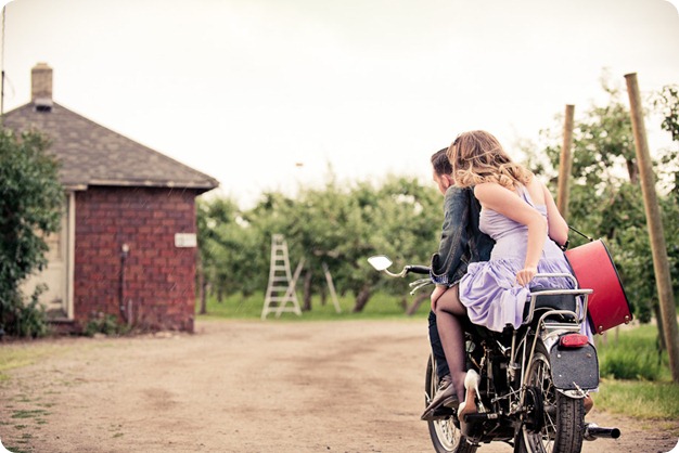kelowna-creative-couple's-portraits-motorcycle-vintage-orchard23_by-Kevin-Trowbridge
