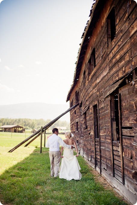 vintage-summerhill-schoolhouse-wedding-Kelowna_64_by-Kevin-Trowbridge