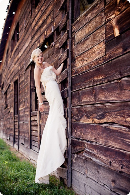 vintage-summerhill-schoolhouse-wedding-Kelowna_70_by-Kevin-Trowbridge