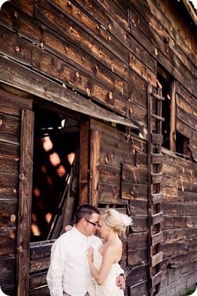 vintage-summerhill-schoolhouse-wedding-Kelowna_72_by-Kevin-Trowbridge