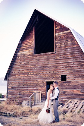 Kelowna-Summerhill-Winery-fall-wedding-vineyard-barn-pyramid-portraits70_by-Kevin-Trowbridge