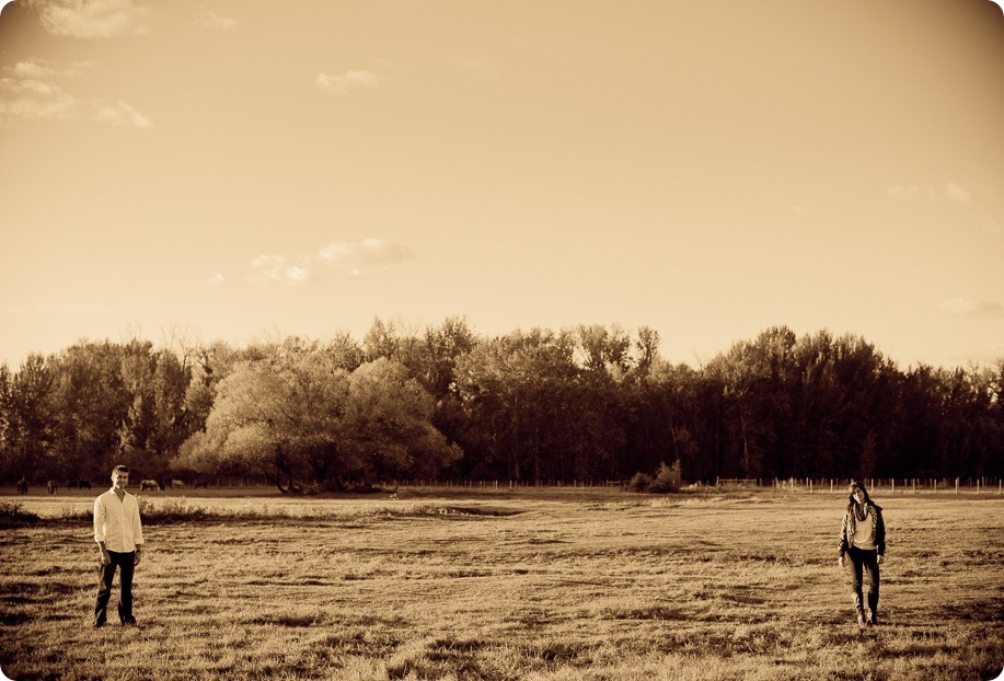 Kelowna-fall-autumn-farm-engagement-session-with-horses_3375_by-Kevin-Trowbridge