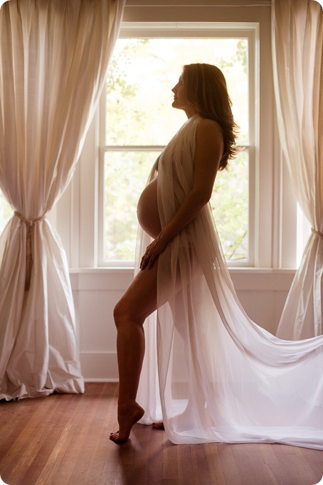 kelowna-beauty-session_maternity-portraits04_by-Kevin-Trowbridge