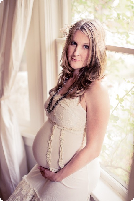 kelowna-beauty-session_maternity-portraits07_by-Kevin-Trowbridge