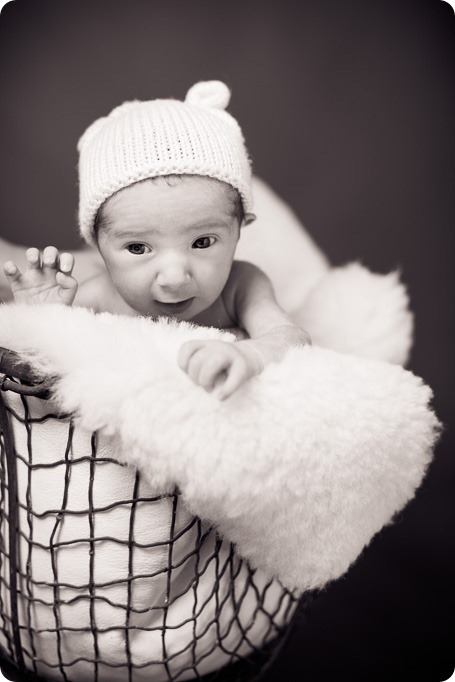 kelowna-newborn-session_baby-portraits08_by-Kevin-Trowbridge