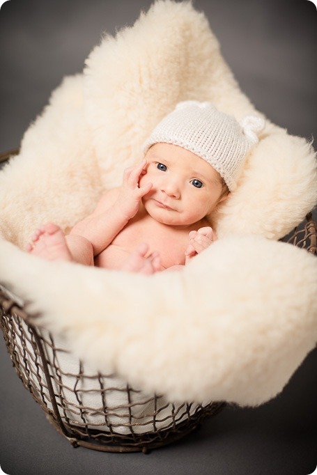 kelowna-newborn-session_baby-portraits09_by-Kevin-Trowbridge
