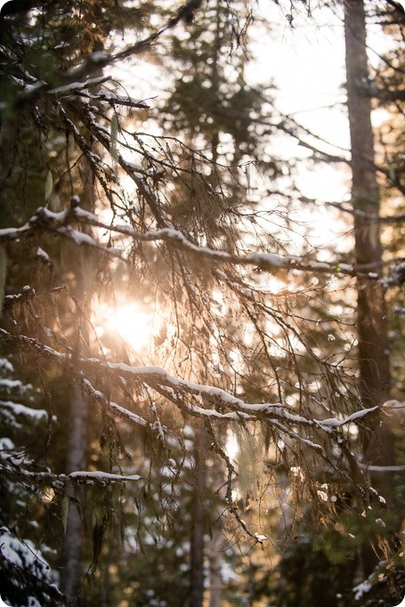 Crystal-Mountain_Kelowna-engagement-session_snowshoeing-smores_36_by-Kevin-Trowbridge