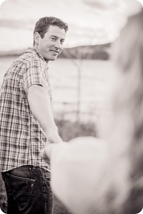 convertible-Cadillac_engagement-portraits_travel-cherry-orchard_Okanagan_102_by-Kevin-Trowbridge