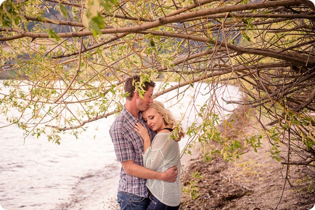 convertible-Cadillac_engagement-portraits_travel-cherry-orchard_Okanagan_114_by-Kevin-Trowbridge