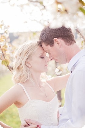 convertible-Cadillac_engagement-portraits_travel-cherry-orchard_Okanagan_32_by-Kevin-Trowbridge