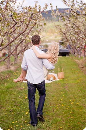 convertible-Cadillac_engagement-portraits_travel-cherry-orchard_Okanagan_52_by-Kevin-Trowbridge