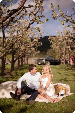 convertible-Cadillac_engagement-portraits_travel-cherry-orchard_Okanagan_54_by-Kevin-Trowbridge