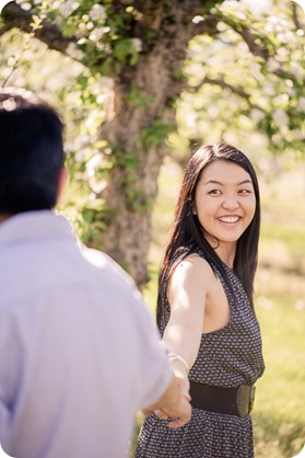 tandem-bike_engagement-portraits_apple-orchard_Kelowna_06_by-Kevin-Trowbridge