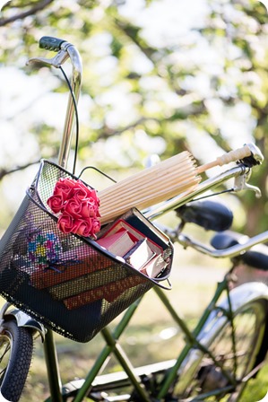 tandem-bike_engagement-portraits_apple-orchard_Kelowna_23_by-Kevin-Trowbridge