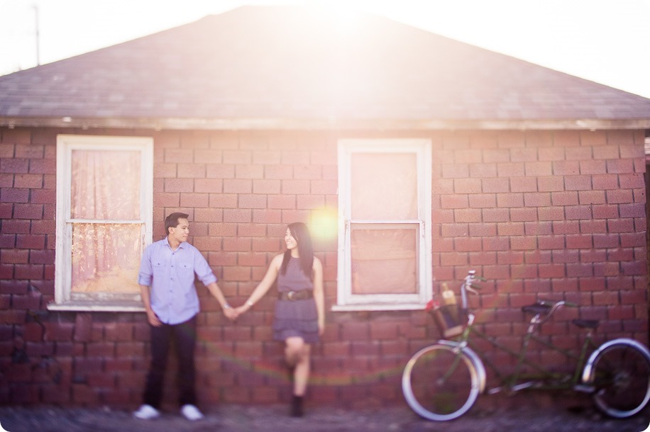 tandem-bike_engagement-portraits_apple-orchard_Kelowna_28_by-Kevin-Trowbridge