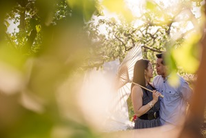  - tandem-bike_engagement-portraits_apple-orchard_Kelowna_52_by-Kevin-Trowbridge