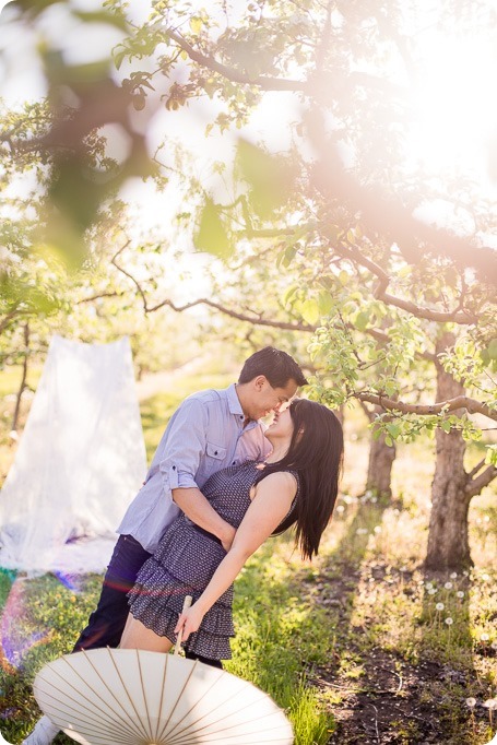 tandem-bike_engagement-portraits_apple-orchard_Kelowna_57_by-Kevin-Trowbridge