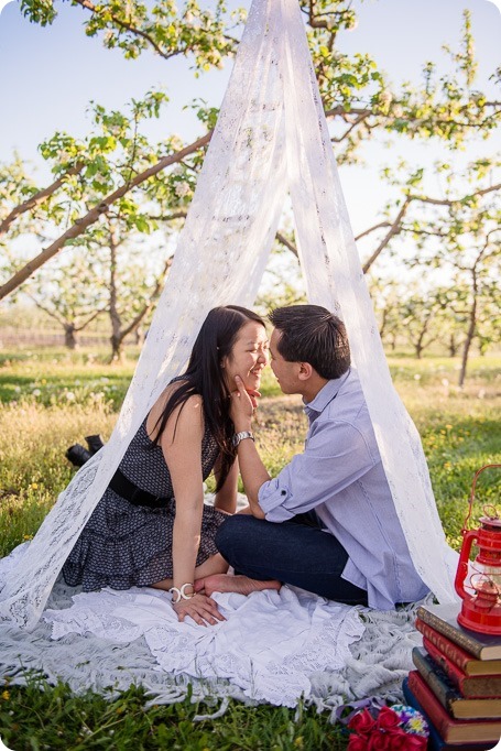 tandem-bike_engagement-portraits_apple-orchard_Kelowna_72_by-Kevin-Trowbridge