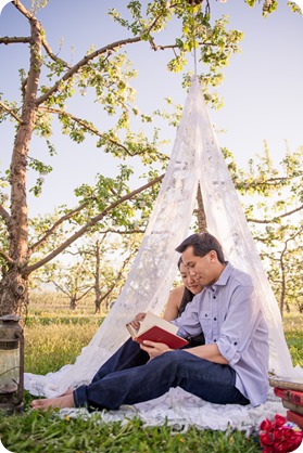 tandem-bike_engagement-portraits_apple-orchard_Kelowna_80_by-Kevin-Trowbridge