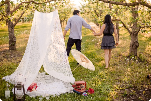 tandem-bike_engagement-portraits_apple-orchard_Kelowna_97_by-Kevin-Trowbridge