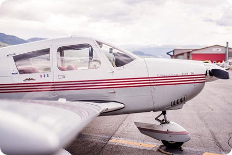 Kelowna-airport-engagement-session_airplane-portraits_02_by-Kevin-Trowbridge