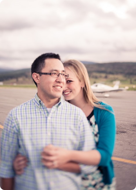 Kelowna-airport-engagement-session_airplane-portraits_13_by-Kevin-Trowbridge