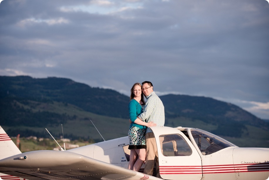 Kelowna-airport-engagement-session_airplane-portraits_79_by-Kevin-Trowbridge