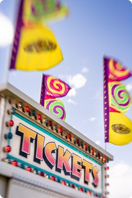 Kelowna-carnival-engagement-session_amusement-park-portraits02_by-Kevin-Trowbridge