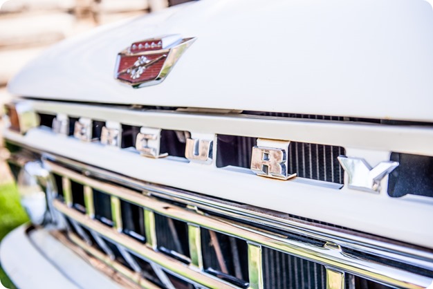 Kelowna-vintage-truck-engagement-session_heritage-orchard-photos02_by-Kevin-Trowbridge