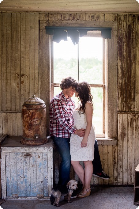 Kelowna-vintage-truck-engagement-session_heritage-orchard-photos100_by-Kevin-Trowbridge