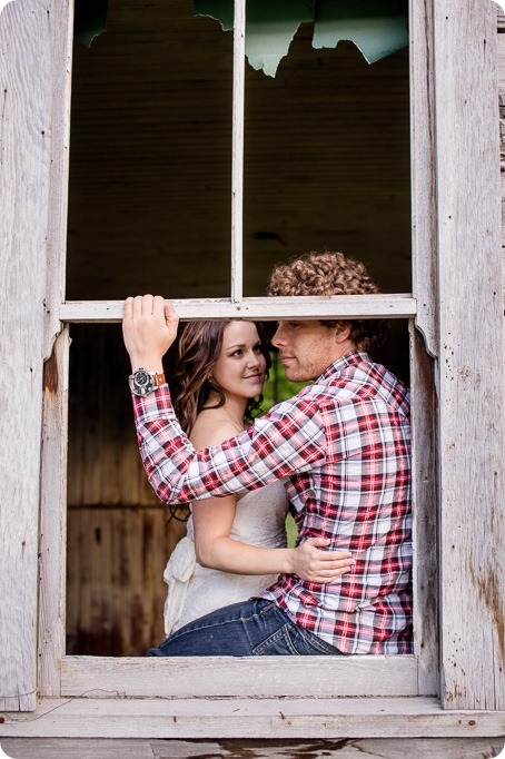 Kelowna-vintage-truck-engagement-session_heritage-orchard-photos102_by-Kevin-Trowbridge