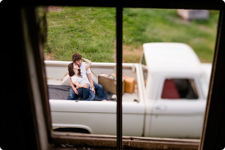 Kelowna-vintage-truck-engagement-session_heritage-orchard-photos111_by-Kevin-Trowbridge