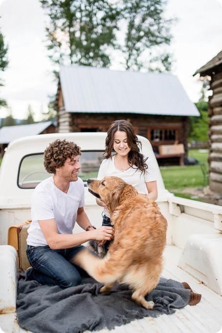 Kelowna-vintage-truck-engagement-session_heritage-orchard-photos123_by-Kevin-Trowbridge