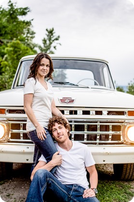 Kelowna-vintage-truck-engagement-session_heritage-orchard-photos132_by-Kevin-Trowbridge