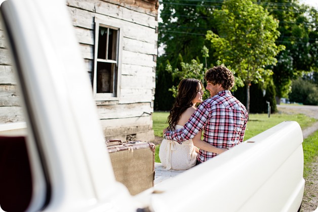 Kelowna-vintage-truck-engagement-session_heritage-orchard-photos26_by-Kevin-Trowbridge