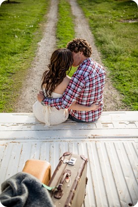 Kelowna-vintage-truck-engagement-session_heritage-orchard-photos29_by-Kevin-Trowbridge