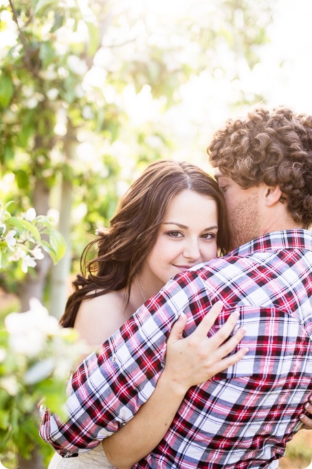 Kelowna-vintage-truck-engagement-session_heritage-orchard-photos43_by-Kevin-Trowbridge