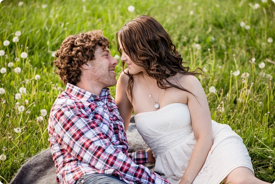 Kelowna-vintage-truck-engagement-session_heritage-orchard-photos58_by-Kevin-Trowbridge